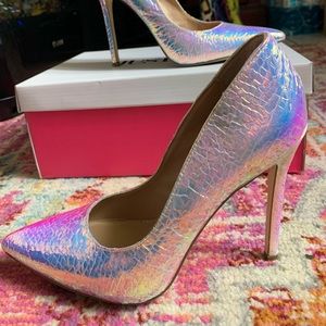 Iridescent pumps